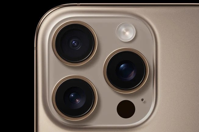 Detalhe das lentes do iPhone 16 Pro
