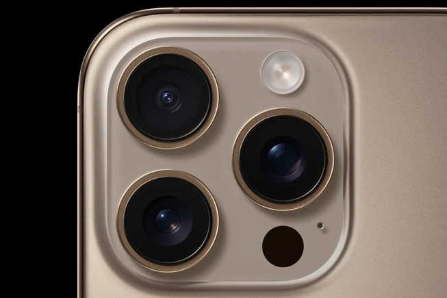 Detalhe das lentes do iPhone 16 Pro